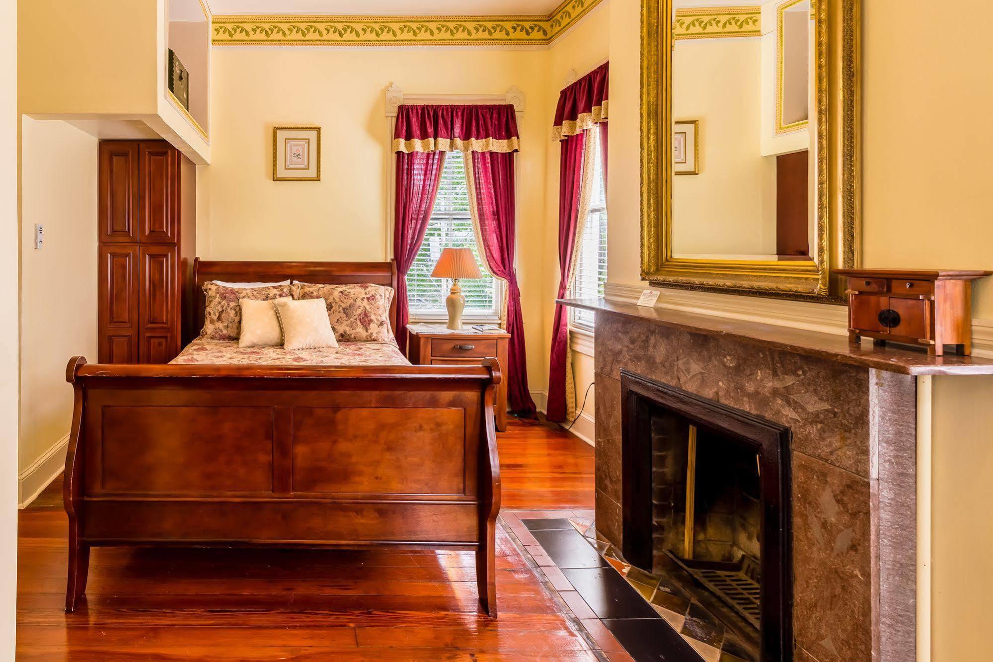 Amethyst Garden Bed & Breakfast 4*